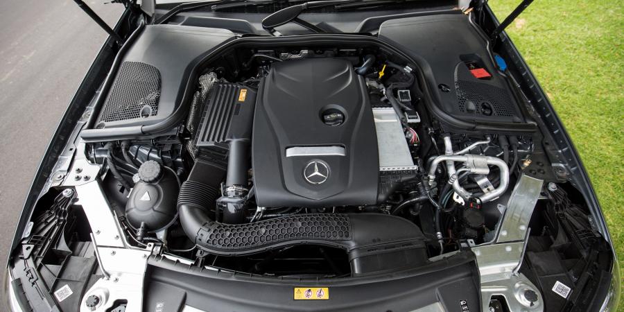 Моторный отсек Mercedes-Benz E300 Avantgarde Line 2016 года  (AU) (фото 21 из 23)